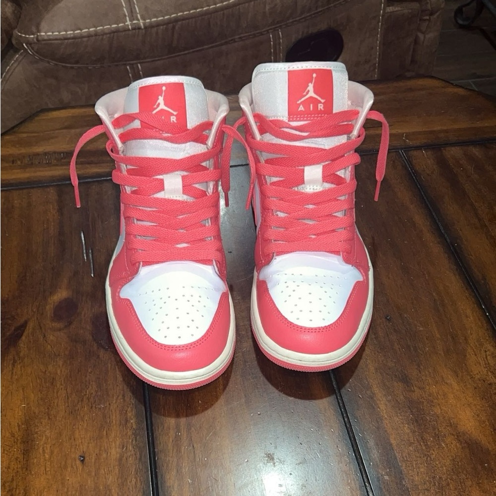 Air Jordan 1 mid- Hot pink